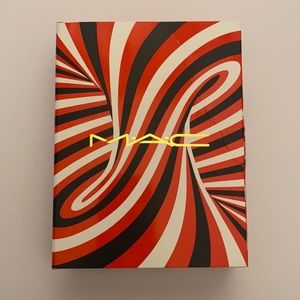 Brand new unused MAC Kiss of Magic Lipstick Kit